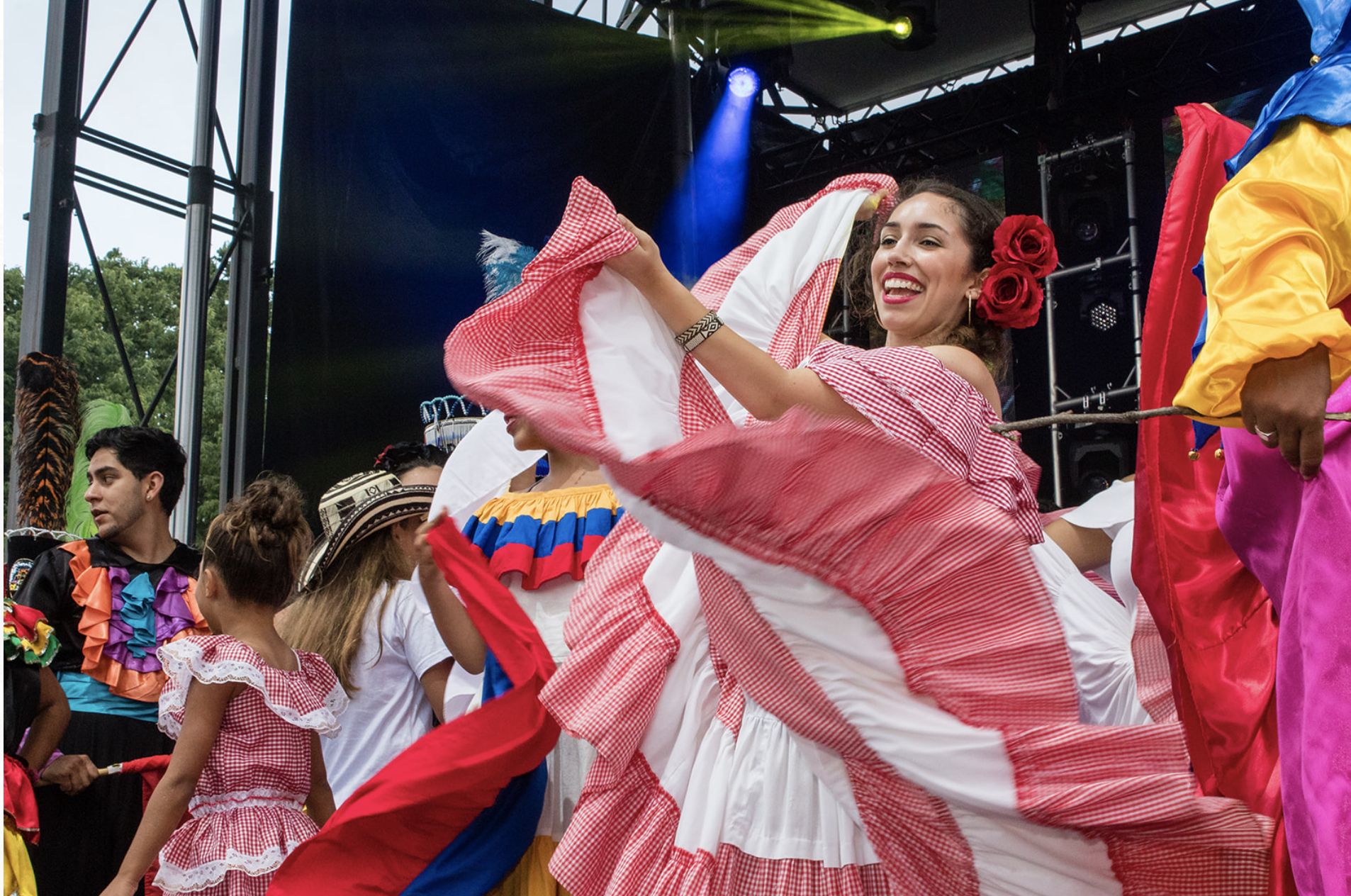 Tierra Colombiana Dancer